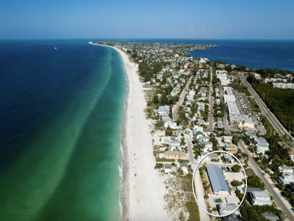 Holmes Beach 2 Bedroom Beach Front Vacation Rental Sleeps 4